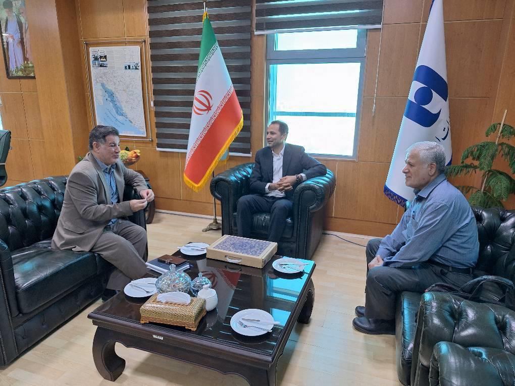 نشست مدیر صندوق بازنشستگی استان بوشهر با مدیر شعب بانک صادرات استان